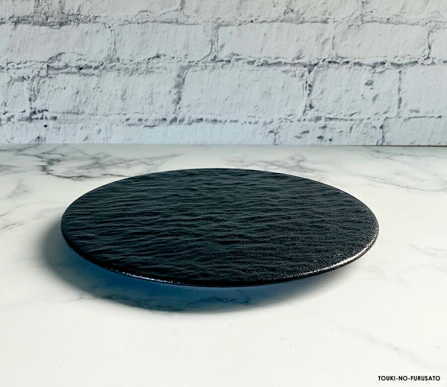 ペトラブラック19cmフラット丸皿 直径19cm 平皿19cm 黒耀 スレート調 スレート風 黒い食器 大皿 丸皿 パスタ皿 ピザプレート 電子レンジOK オーブンOK 食洗機OK 美濃焼 日本製 陶磁器 大口注文OK   陶器のふる里  trysネ