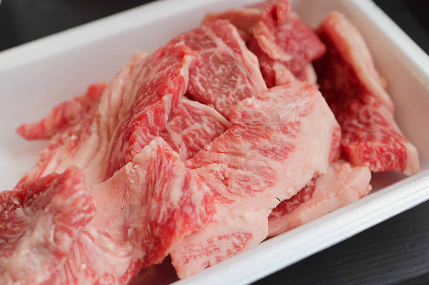 訳あり激安[1kg]艶さし!佐賀牛焼肉切り落とし　1ｋｇ（500ｇ×2Ｐ）牛肉 ギフト 送料無料 佐賀牛　業務用 冷凍 焼肉　和牛　お手軽 お取り寄せ お取り寄せグルメ 北海道と沖縄を除き 【送料無料】