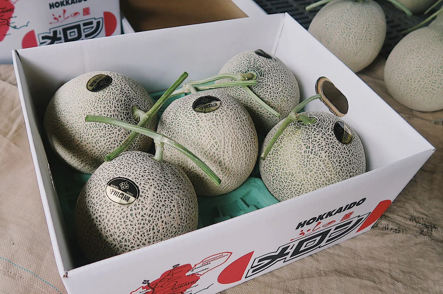 【訳あり】富良野産赤肉メロン(8kg)　大箱(4玉〜7玉)　全国送料無料