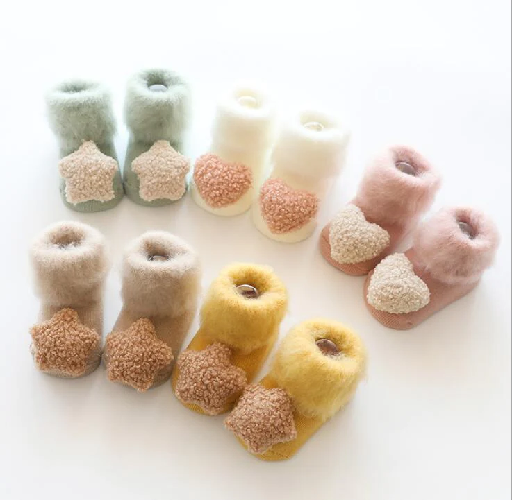 【xs-be】もこもこ靴下  ベビーソックス 赤ちゃん靴下 滑り止め付き ルームソックス 星マーク ハートマーク ふわふわ もこもこ 快適 かわいい 女の子 男の子  暖かい 可愛い ナチュラル インスタ映え カラーバリエーション 出産祝い プレゼント 人気