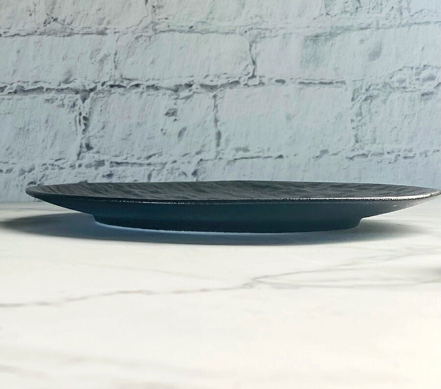 ペトラブラック22cm丸皿 直径22cm PTプレート PX型 黒耀 スレート調 スレート風 黒い食器 大皿 丸皿 パスタ皿 ピザプレート 電子レンジOK オーブンOK 食洗機OK 美濃焼 日本製 陶磁器 大口注文OK   陶器のふる里  trysネ