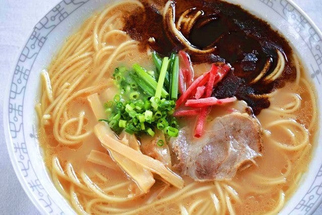 【3人シェア買いでお得】熊本風！豚骨ラーメン　6人前セット　焦がしニンニク　専用 黒マー油付き！