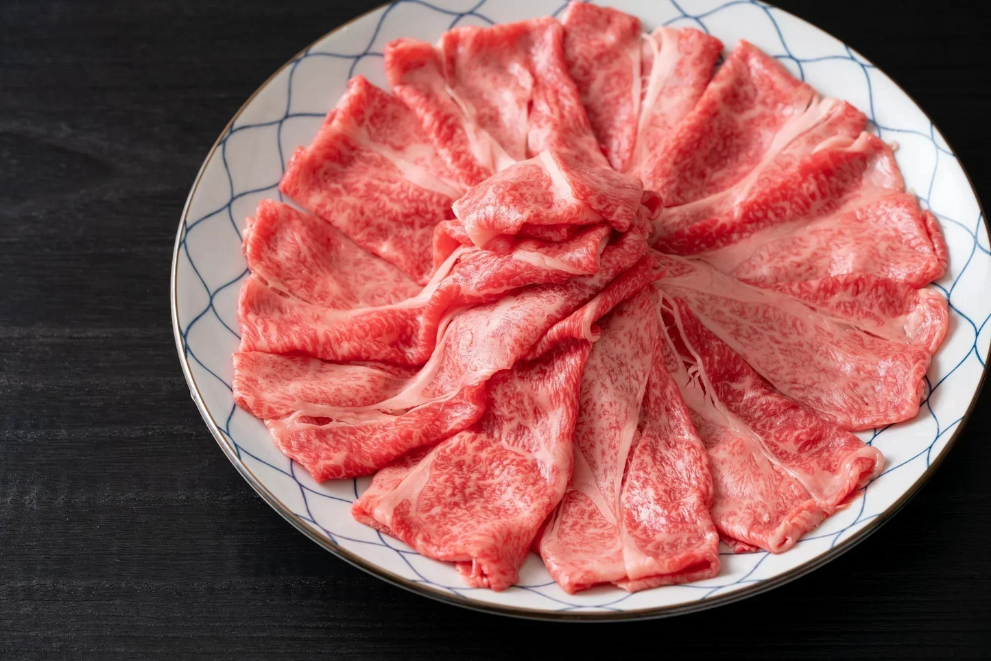 艶さし！佐賀牛肩ロースしゃぶしゃぶすき焼き用　500ｇ/A4～A5ランク保障！　黒毛和牛　佐賀牛 Ａ５　ギフト 送料無料 牛肉　贈答用 お中元 お歳暮　すきやき　焼肉　しゃぶしゃぶ お取り寄せ お取り寄せグルメ 父の日　母の日