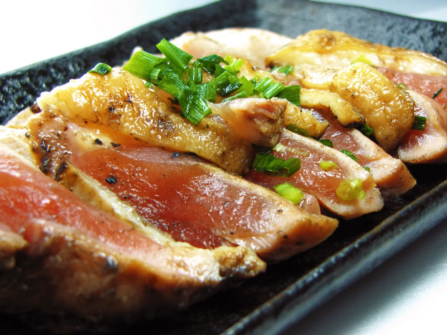 【3〜4人前×2パック】国産鶏刺し(親鶏)340ｇ（170ｇ×2ｐ）　モモ/ムネ肉 　ギフト 送料無料 鶏モモ 鶏むね  冷凍 鶏肉 お取り寄せ 　おつまみ　お取り寄せグルメ 北海道と沖縄を除き 【送料無料】