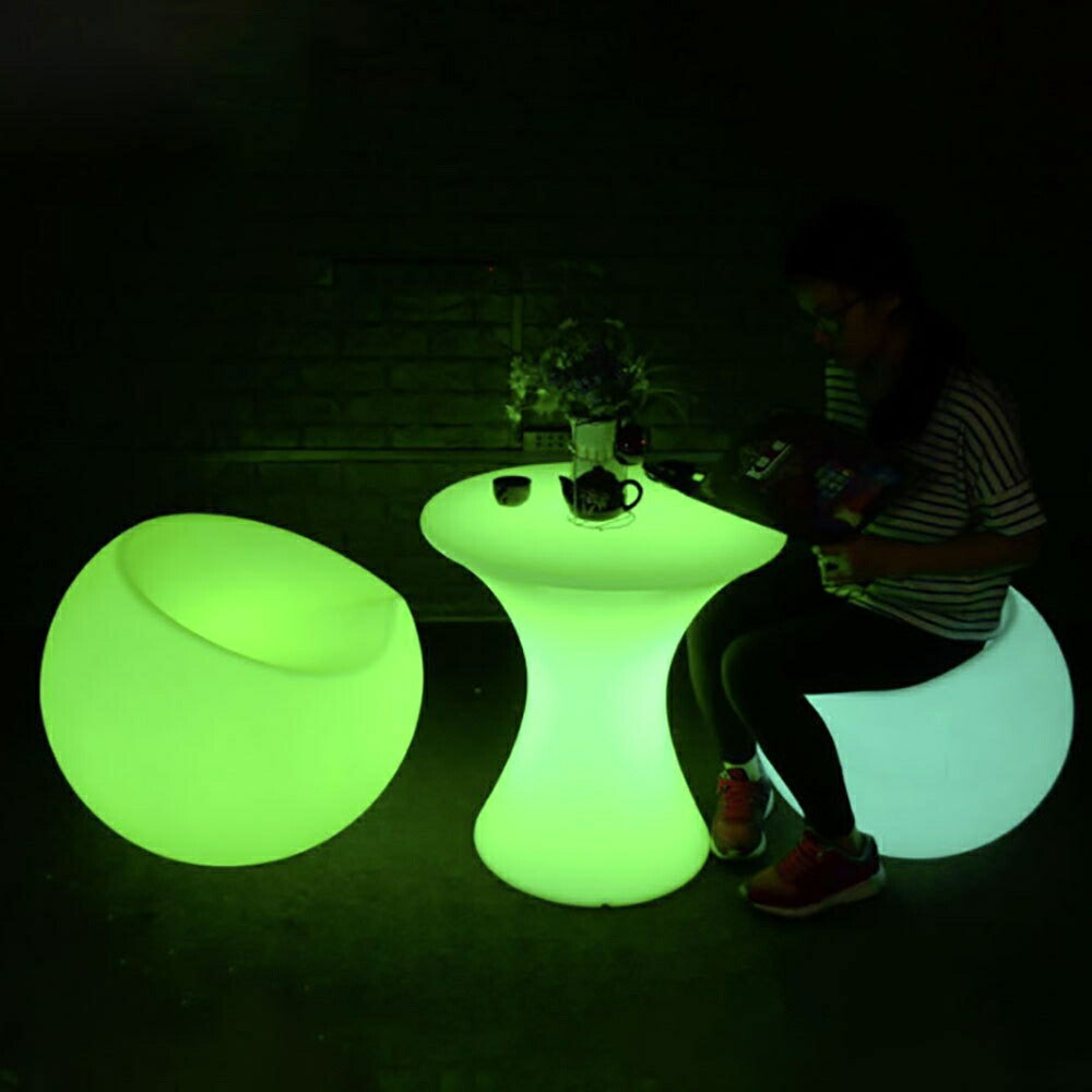 【人気商品】テーブル 16色 LED 充電式 パーティー 机 光る ledテーブル おしゃれテーブル コンパクトテーブル 小型テーブル デザイン ヒカリ デザイナー インテリア 高級 アイテム 丸型 リモコン付き 次世代 カラー モダン レトロ おしゃれ 可愛い アンティーク