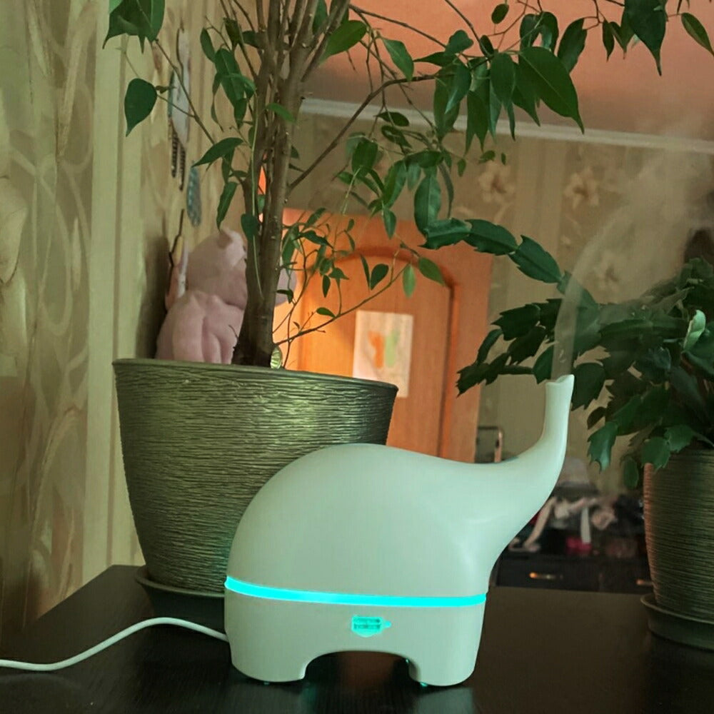 加湿器 ゾウ 象 ホワイト 乾燥対策 アロマ ディフューザー 加湿機 LED 照明 アロマ ランプ ナイト ライト 超音波 アロマ加湿器 卓上 リビング 部屋 ダイニング 寝室 可愛い 癒しグッズ コンパクト お誕生日 プレゼント USB加湿器