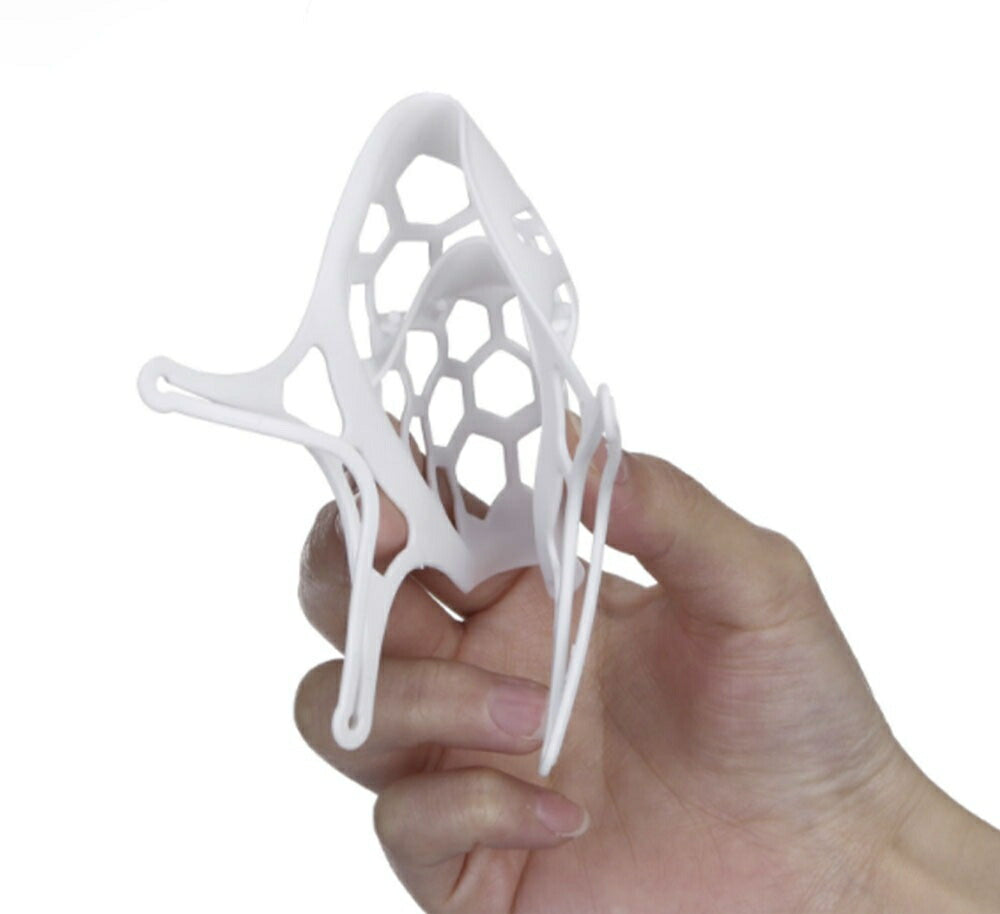 マスク用品 網目 紐固定 ハニカム構造 【1個】マスクフレーム 六角形 呼吸が楽々 暑さ対策 マスク 蒸れ防止 洗える 不織布マスク マスクブラケット ブラケット フレーム 化粧崩れ 口紅 再利用 可能 マスク インナーフレーム シリコン 軽量