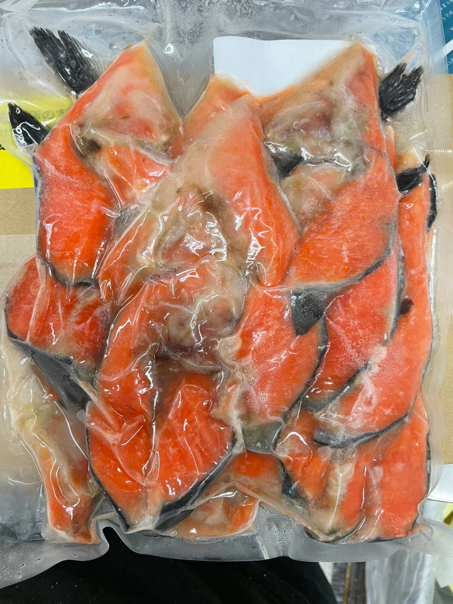 【超シェア買い祭】数量限定【今だけ1kg増量！合計2kg】定塩鮭カマ| 鮭 塩鮭 送料無料 朝食 弁当 カマ お得用 SALE