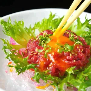 馬刺し 赤身ユッケ 250g(50g×5p) 馬肉専門店 菅乃屋 熊本直送【ゲリラセール】