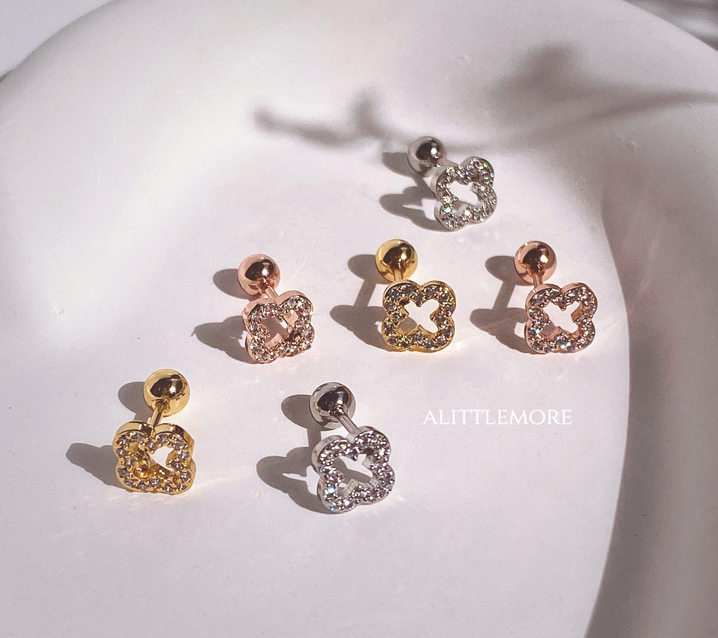 開店記念SALE   四つ葉　ピアス   シルバー レディース　落ちない　軟骨ピアス　ボディーピアス　付けっぱなし　18kgp キラキラ　ピンクゴールド　ローズゴールド　シルバー