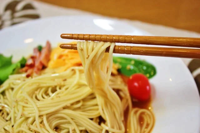 【100円シェア買い】冷やし中華  胡麻だれ2人前 冷麺 冷し中華ゴマダレ 本場九州 お試しセット ご当地 メール便 保存食 非常食 まとめ買い お取り寄せ【ご新規さんとシェア買い】