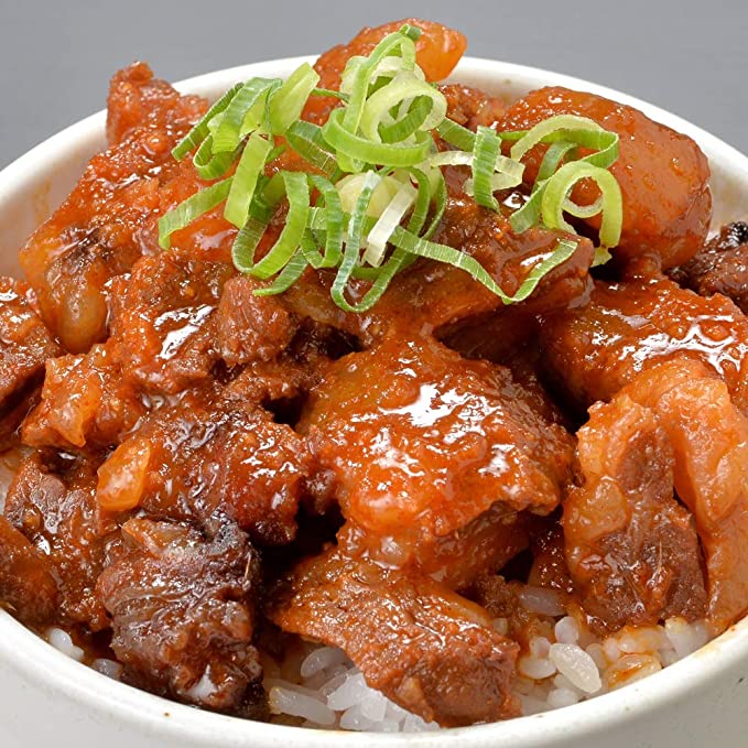 ※同時に2セット購入で1セットプレゼント【300g×2袋】赤身ゴロゴロ 牛すじ煮込み韓国風 | ご飯やお酒のお供にピッタリ！！コチュジャンが効いた、ご飯もお酒も進む味！！