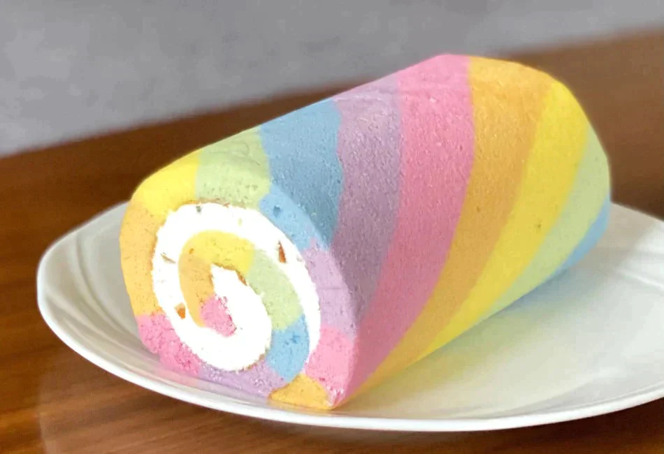 幸せの七色レインボーロールケーキ　2本セット（１本 約175ｇ×2本）(合成着色料不使用) 　ケーキ ギフト 送料無料 韓国スイーツ　業務用 冷凍 ロールケーキ　デザート　スイーツ お取り寄せ お取り寄せグルメ 北海道と沖縄を除き 【送料無料】