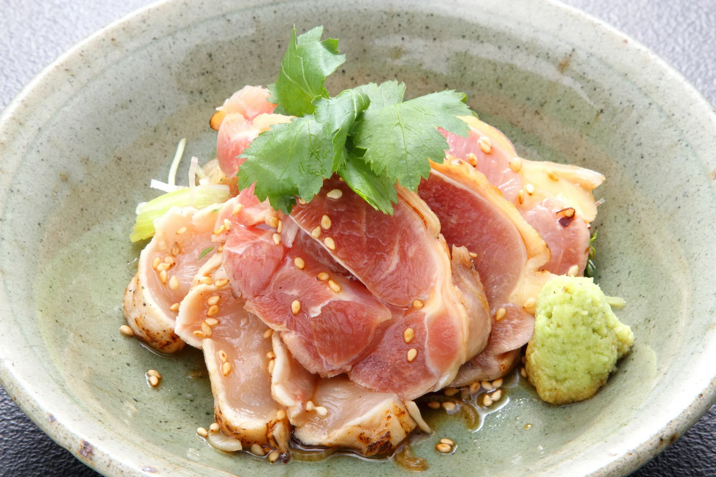 【3〜4人前×2パック】国産鶏刺し(親鶏)340ｇ（170ｇ×2ｐ）　モモ/ムネ肉 　ギフト 送料無料 鶏モモ 鶏むね  冷凍 鶏肉 お取り寄せ 　おつまみ　お取り寄せグルメ 北海道と沖縄を除き 【送料無料】