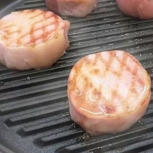 【880円/1kg】【5kg】大手ハム会社の規格外ロースハム（1kg×5袋）【賞味期限：2023年10月1日以降】 | 規格外ロースハムをパック詰め！フードロス削減、応援商品◎厚めカットなのでハムカツに最適！【家計お助けSALE】