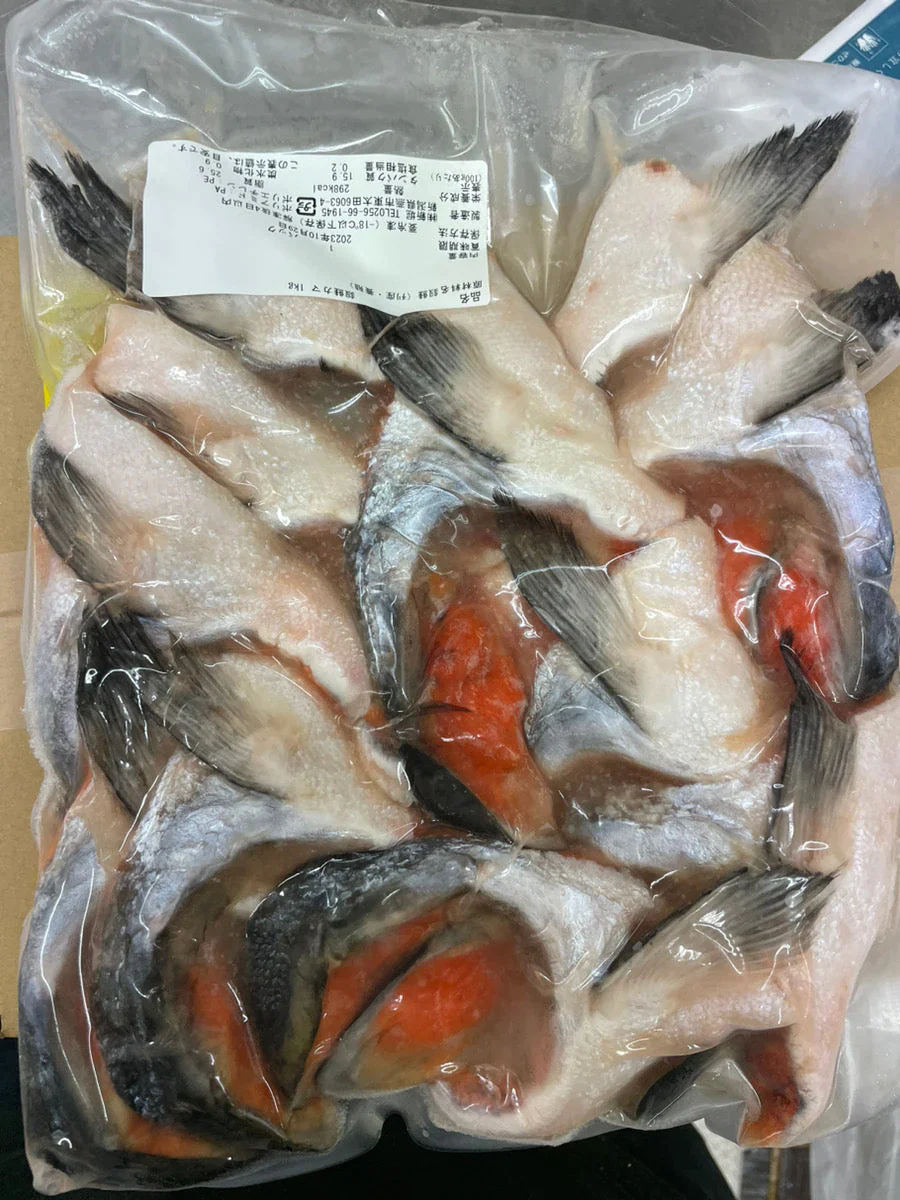 【超シェア買い祭】数量限定【今だけ1kg増量！合計2kg】定塩鮭カマ| 鮭 塩鮭 送料無料 朝食 弁当 カマ お得用 SALE