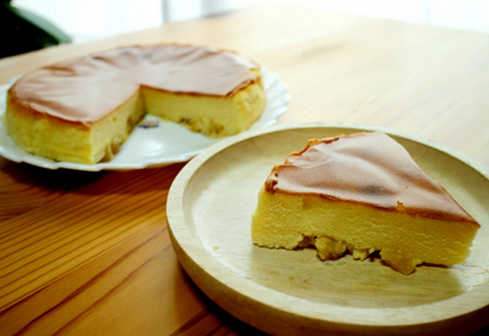 <送料無料＞「常温で保存できる　六甲山麓牛乳を使ったアップルチーズケーキ 6号（直径約18cm）」