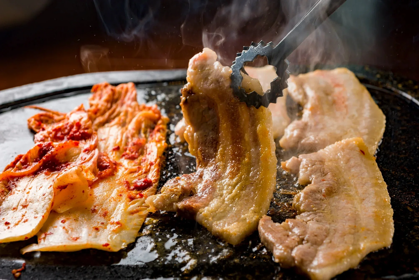 お肉屋さんの焼肉4種盛りバラエティーセット　1kg（牛：400ｇ・豚：200ｇ・鶏：200ｇ・ウインナー：200ｇ）牛肉 ギフト 送料無料 豚肉　業務用 冷凍 ウインナー　焼肉　お手軽 お取り寄せ お取り寄せグルメ 北海道と沖縄を除き 【送料無料】