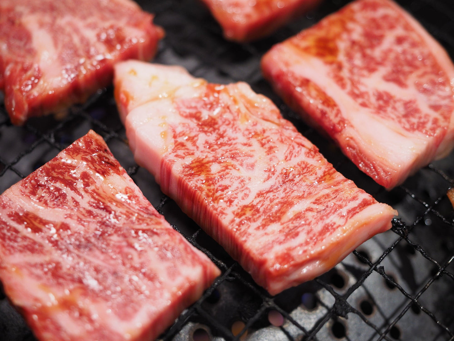 訳あり激安[1kg]艶さし!佐賀牛焼肉切り落とし　1ｋｇ（500ｇ×2Ｐ）牛肉 ギフト 送料無料 佐賀牛　業務用 冷凍 焼肉　和牛　お手軽 お取り寄せ お取り寄せグルメ 北海道と沖縄を除き 【送料無料】