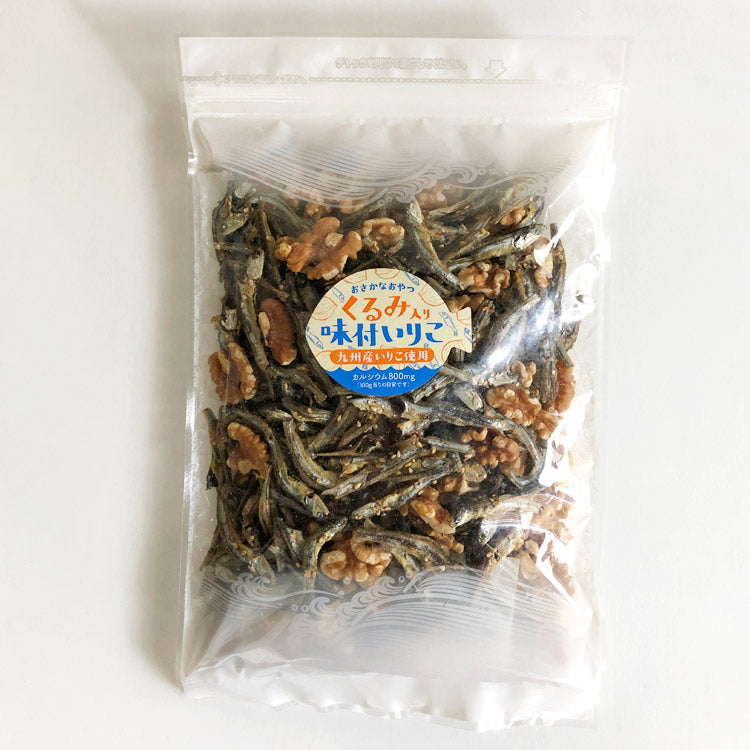くるみ入り味付いりこ300g メール便 送料無料 生くるみ かたくちいわし 小魚 鉄分 カルシウム オメガ3脂肪酸 ミネラル ビタミン 健康 美容 チャック付 袋入り お取り寄せグルメ 食品 ギフト ポイント消化