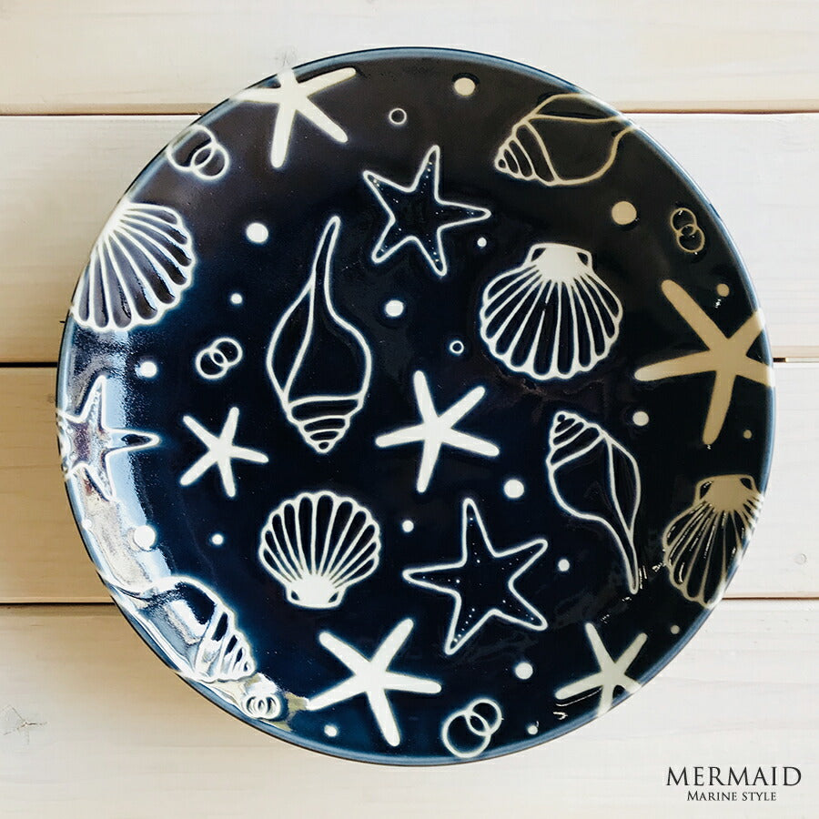 MERMAIDメインプレート ネイビー 直径23.8cm ブルー 青色 紺色 丸皿 大皿 メイン皿 パスタ皿 海 マリン貝殻 海星 サンゴ マーメイド ハワイアン シェル スター 西海岸風 リゾート 雑貨 国産 磁器 電子レンジOK 食洗機OK   陶器のふる里  trysケ