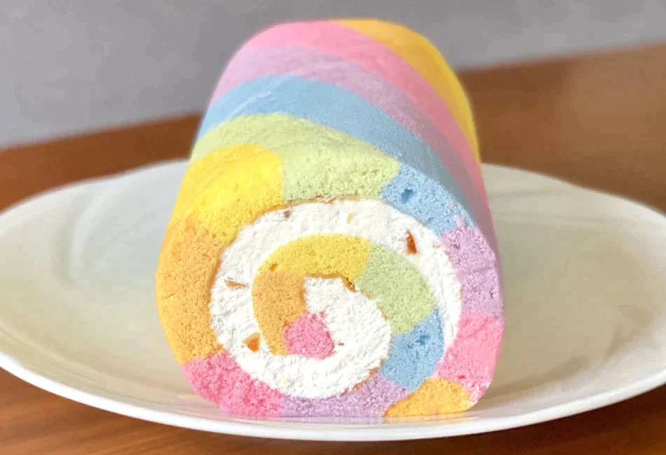 幸せの七色レインボーロールケーキ　2本セット（１本 約175ｇ×2本）(合成着色料不使用) 　ケーキ ギフト 送料無料 韓国スイーツ　業務用 冷凍 ロールケーキ　デザート　スイーツ お取り寄せ お取り寄せグルメ 北海道と沖縄を除き 【送料無料】