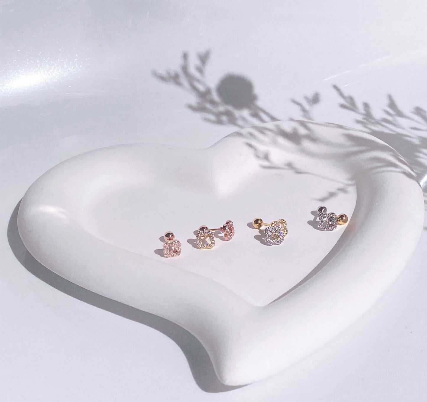 開店記念SALE   四つ葉　ピアス   シルバー レディース　落ちない　軟骨ピアス　ボディーピアス　付けっぱなし　18kgp キラキラ　ピンクゴールド　ローズゴールド　シルバー