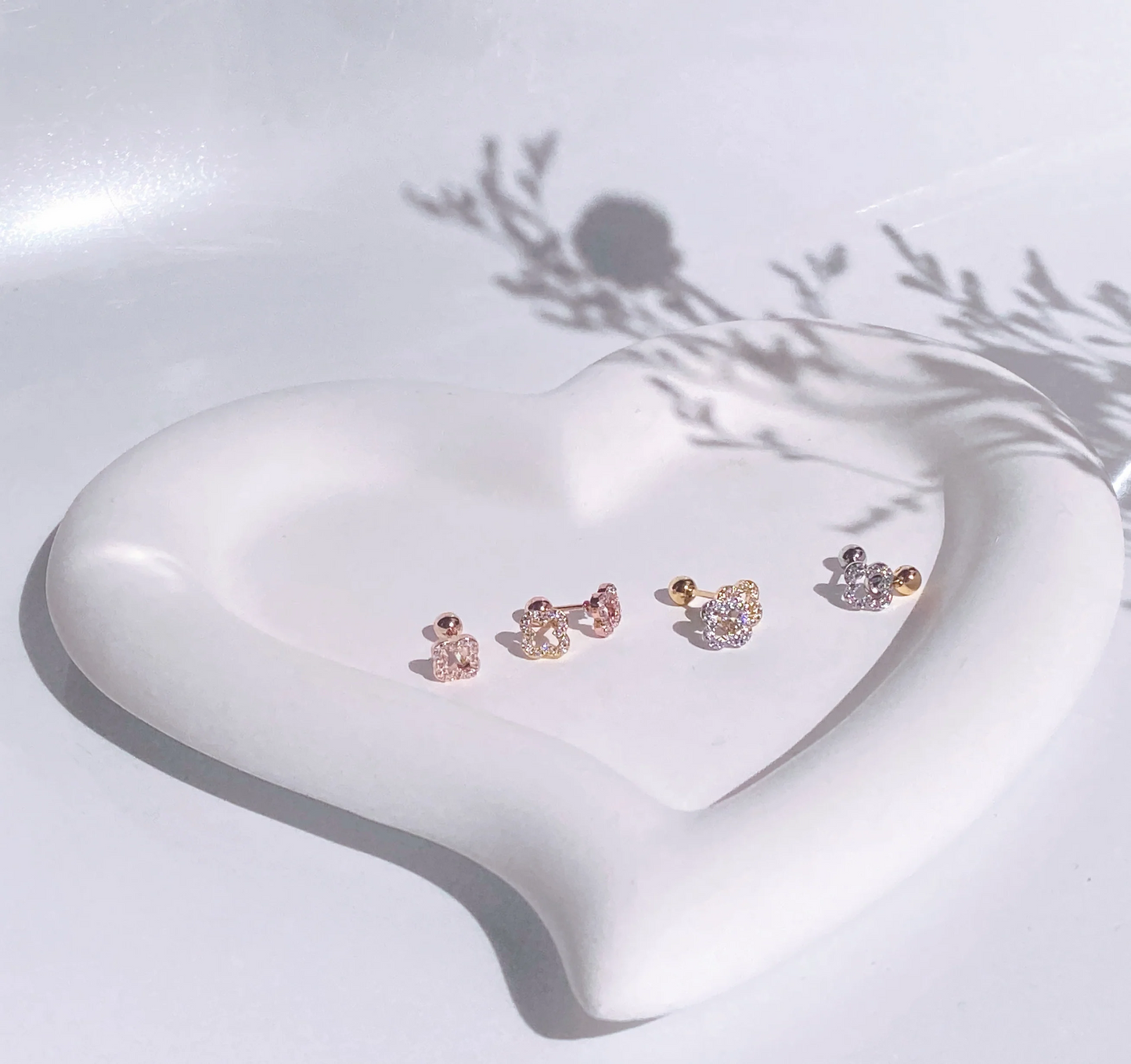開店記念SALE  四つ葉　ピアス  ピンクゴールド【高評価 alittlemore出品】レディース　落ちない　軟骨ピアス　ボディーピアス　付けっぱなし　18kgp キラキラ　ピンクゴールド　ローズゴールド　シルバー