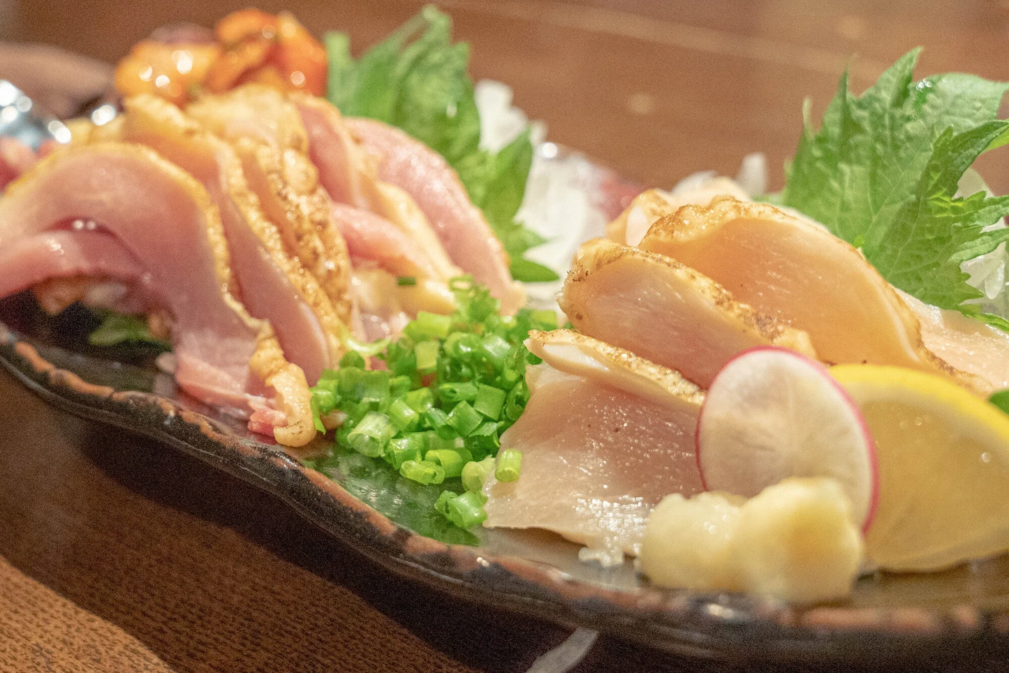 【3〜4人前×2パック】国産鶏刺し(親鶏)340ｇ（170ｇ×2ｐ）　モモ/ムネ肉 　ギフト 送料無料 鶏モモ 鶏むね  冷凍 鶏肉 お取り寄せ 　おつまみ　お取り寄せグルメ 北海道と沖縄を除き 【送料無料】