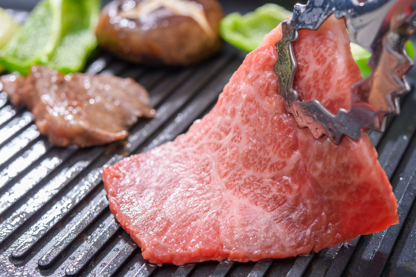 訳あり激安[1kg]艶さし!佐賀牛焼肉切り落とし　1ｋｇ（500ｇ×2Ｐ）牛肉 ギフト 送料無料 佐賀牛　業務用 冷凍 焼肉　和牛　お手軽 お取り寄せ お取り寄せグルメ 北海道と沖縄を除き 【送料無料】
