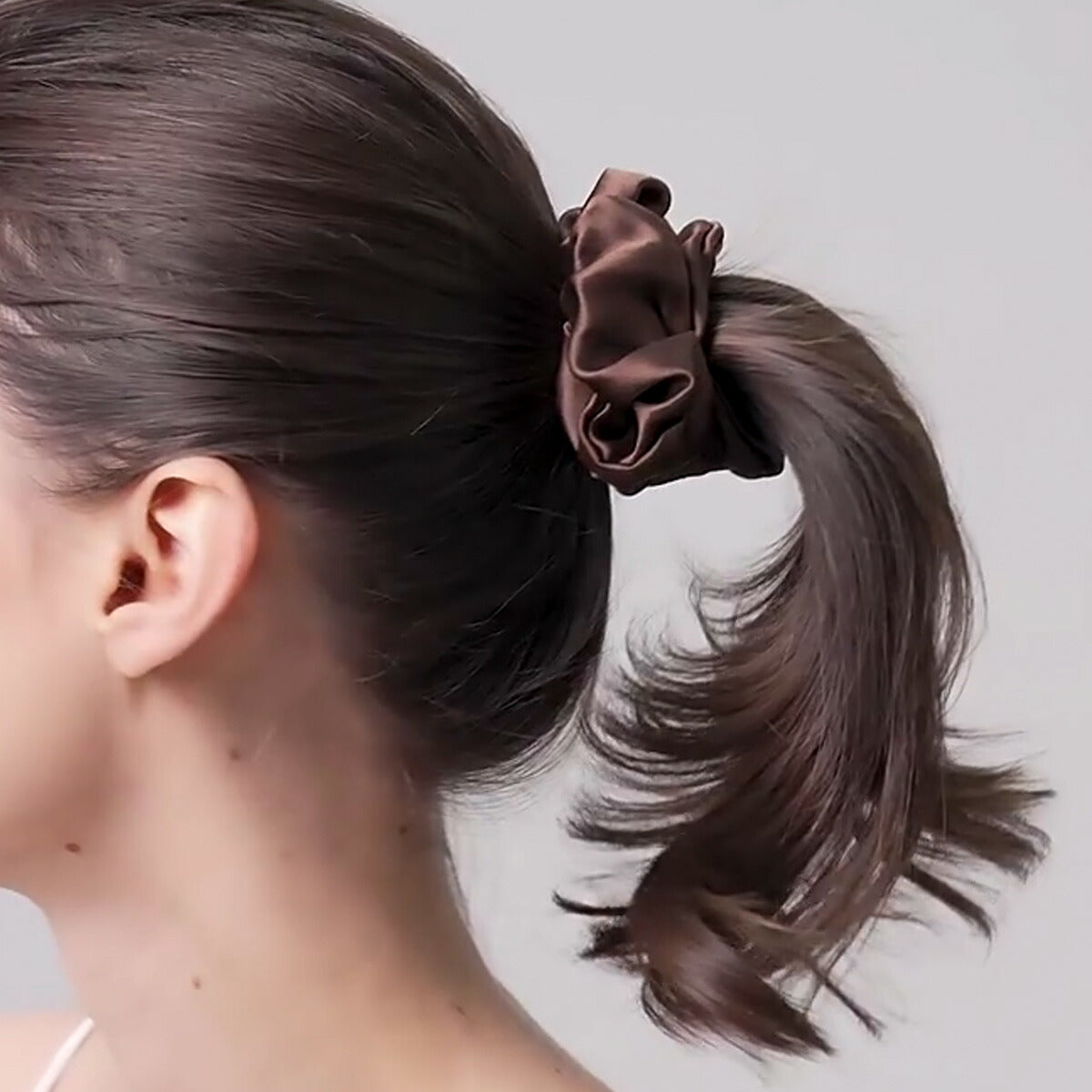 シュシュ シルク 100% シュシュ 韓国 大人 リボン 小さめ 大きめ レース ヘアアクセサリー ヘアゴム 大人っぽい シルク 生地 かわいい 可愛い おすすめ 髪留め まとめ髪 ポニーテール シンプル レディース 高級感 睡眠 就寝前 シルク製 結婚式 カジュアル パーティー 二次会(11.ライトモカ)