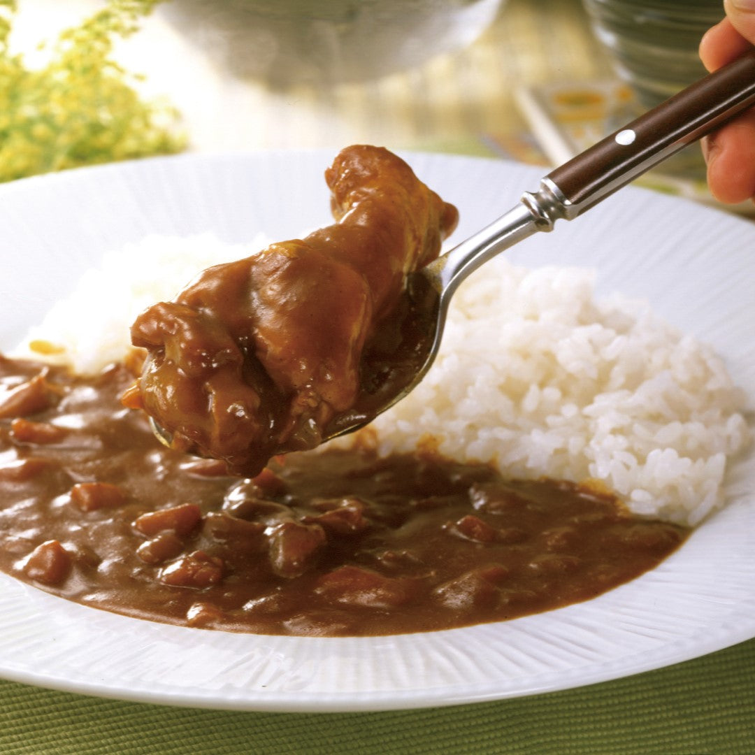 「博多華味鳥」手羽元カレー（200g×7食）（レトルトパウチ） 博多華味鳥 監修 水たき料亭 手羽元 カレー チキンカレー レトルト パウチ 九州産 銘柄鶏 鶏がらスープ じっくり煮込み 華味鳥 ギフト 惣菜 グルメ お取り寄せ 人気 おすすめ ランキング ※代引不可