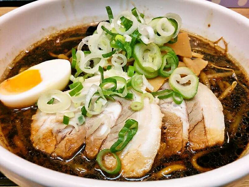 札幌 いそのかづお醤油ラーメン3人前×3個セット 送料無料 北海道 すすきのブラック 中太麺 生麺 ブラックラーメン にんにく強め お土産 贈り物 プレゼント