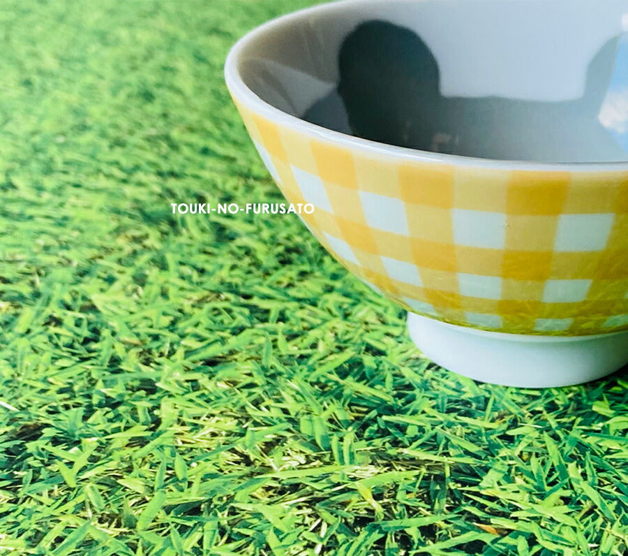 クマとごはん　VPご飯茶碗 直径11cm ごはんちゃわん 飯碗 ライスボール ライスボウル くま 熊 白磁 電子レンジOK 食洗機OK 子供用 キッズ用 食器 かわいい アニマル 動物 キャラクター 美濃焼 国産 日本製 御祝い ギフト KIDS  陶器のふる里  trys亜