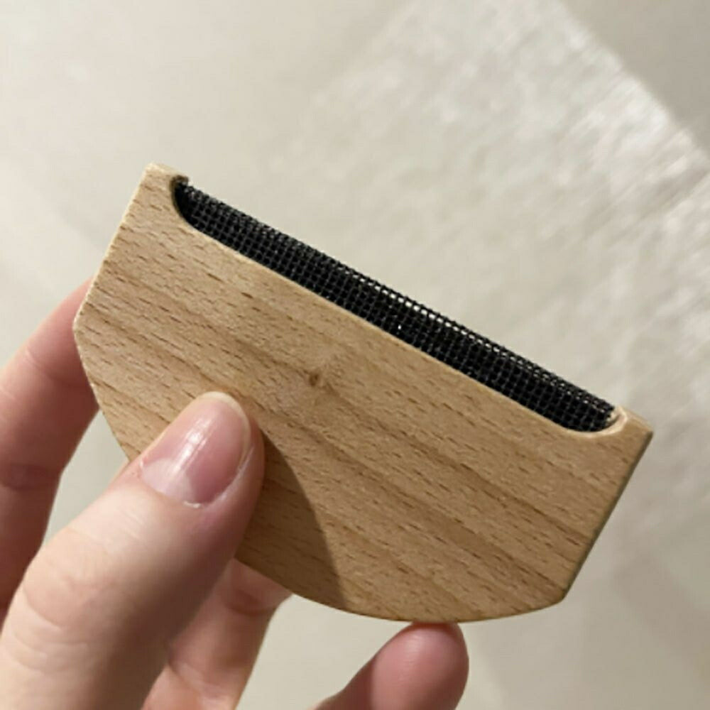 ブラシ セーター くし形 木製 ミニ カーペット ペットの毛 ブラッシング ほこり取り 毛取り 服 衣類 ペット 抜け毛 掃除 抜け毛取り 犬 猫 いぬ ねこ うさぎ 毛玉 毛球症 寝具 洋服 お手入れ ペットの毛取り ペット ゴミ取り