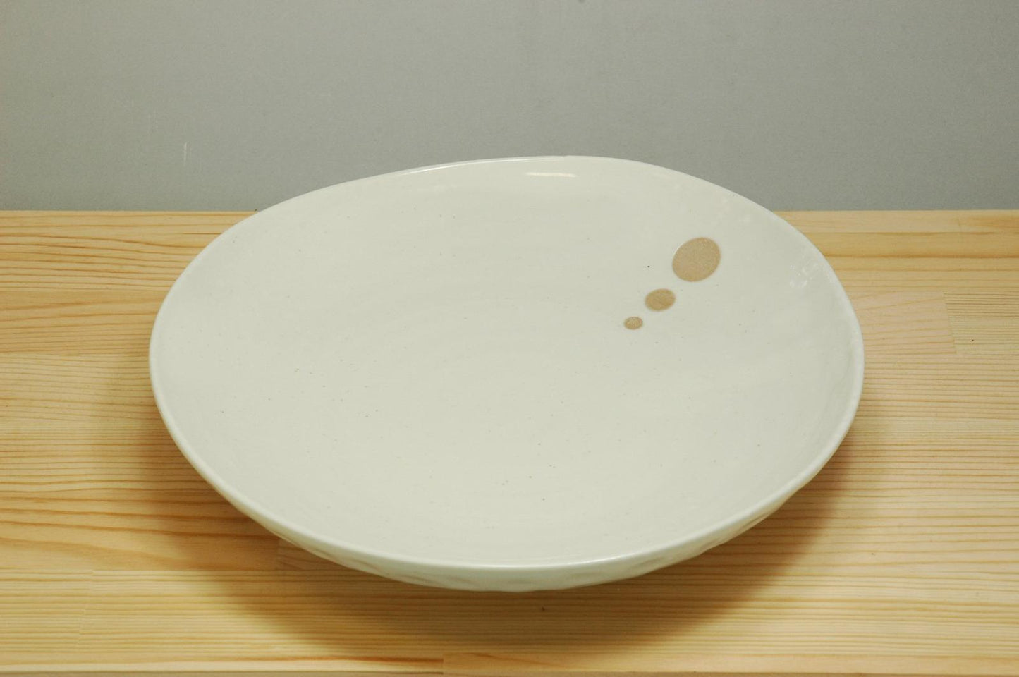 ドット白三角８.０皿 直径23cm 丸皿 磁器 白 和 業務用 美濃焼 国産 日本製 カレー皿 おしゃれ パスタ皿 深皿 麺皿  陶器のふる里  stockヤ
