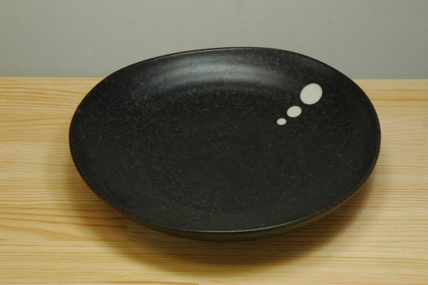 ドット黒マット8.0皿 直径23cm 丸皿 磁器 和モダン 和 業務用 美濃焼 国産 日本製 パスタ皿 麺皿 カレー皿 深皿 おしゃれ  陶器のふる里  stockヤ