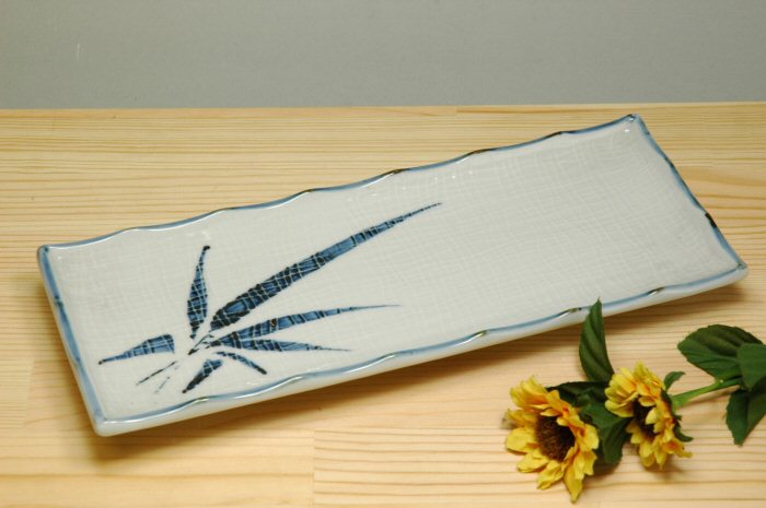 古染布目笹尺突出皿 横サイズ26.2cm 焼物皿 笹の葉 本格 和食器 磁器 長角皿 業務用   陶器のふる里  stockヤ