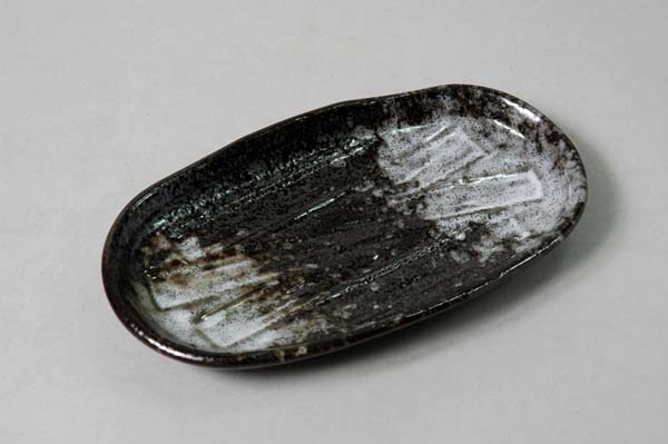 削ぎ型 黒おかず皿 幅18.2cm 和食器 楕円皿 中皿 美濃焼 国産 日本製   陶器のふる里  stockヤ