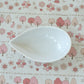 白リーフボール Ｌ 幅15.5cm プチ食器 変形の器 磁器 雫 しずく 洋陶小物 白磁 絵付け ポーセリンアート   陶器のふる里  stockヤ
