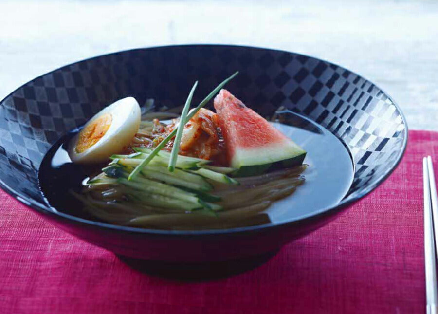 ラーメン どんぶり 市松 黒８.０めん鉢 直径24.5cm 中華食器らーめん丼 ラーメン鉢 おしゃれ 変型 業務用 ブラック 市松柄 市松模様 和モダン BLACK ramen JAPAN  陶器のふる里  stockヤ （通常948） どんぶり