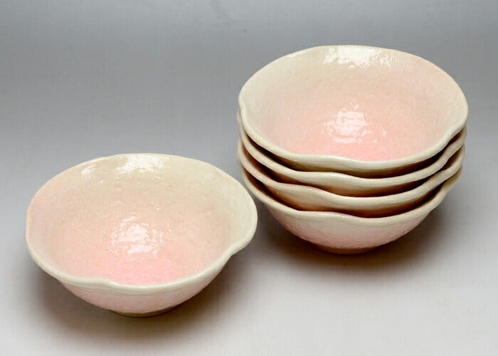 小鉢５枚セット 桜志野花小鉢 直径12.5cm ピンク 桃色 和風ボウル 深皿 呑水 とんすい 鍋用品 美濃焼 国産 和食器 おしゃれ セット割引 同梱OK 送料無料 （沖縄は送料割引）  陶器のふる里  stockヤ