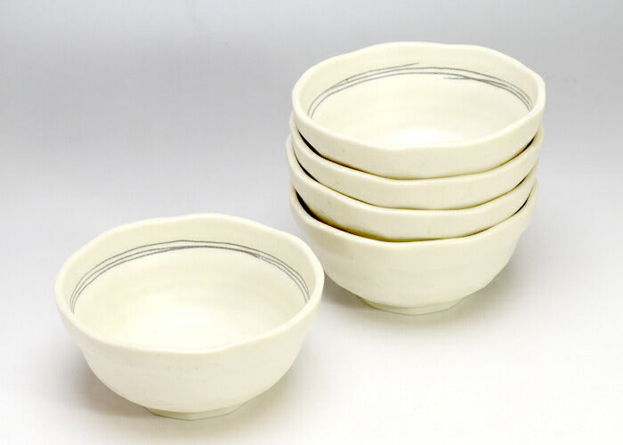 【送料無料】小鉢５枚セット 茶ライン3.8小鉢 直径11.7cm アイボリー 美濃焼 料亭 和風ボウル 深皿 呑水 とんすい 鍋用品 国産 和食器 おしゃれ 食器セット割引※離島は660円分の送料割引 陶器のふる里