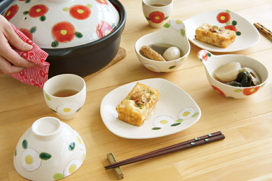 TSUBAKI白９号土鍋(直火専用) 3400cc直径28.3cm ファミリーサイズ 直火 耐熱 花 椿 紅白 縁起 正月 御祝い 日本製  陶器のふる里  trysケ