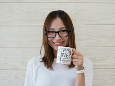 LOVERS MUG HERS  マグカップ 容量325cc 女性 夫婦 カップル 彼女専用 唇 赤 リップ イラスト 国産 日本製   陶器のふる里  trysケ