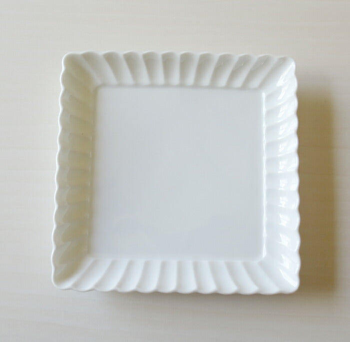 白菊15.5cm四角皿 幅15.7cm 正方形 角皿 スクエア皿 食器 白磁 ポーセリンアート 絵付け用白生地 上質 国産 美濃焼   陶器のふる里  stockヤ （通常1050）