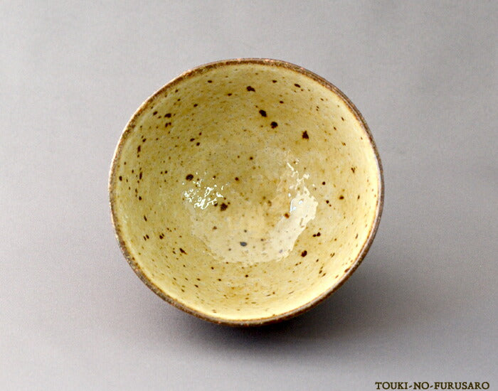 茶花 削ぎ飯碗 小 直径11.6cm ベージュ 黄土色×茶色 つるつる ご飯茶碗 ごはんちゃわん 花 和食器 土物 陶土器 良質 国産   陶器のふる里  trysケ