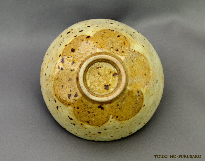 茶花 削ぎ飯碗 小 直径11.6cm ベージュ 黄土色×茶色 つるつる ご飯茶碗 ごはんちゃわん 花 和食器 土物 陶土器 良質 国産   陶器のふる里  trysケ
