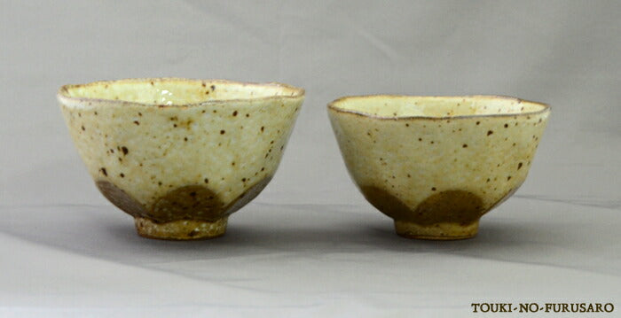 茶花 削ぎ飯碗 小 直径11.6cm ベージュ 黄土色×茶色 つるつる ご飯茶碗 ごはんちゃわん 花 和食器 土物 陶土器 良質 国産   陶器のふる里  trysケ