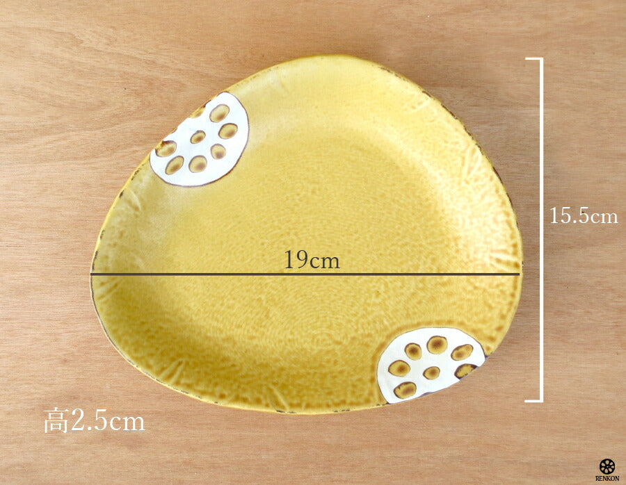 れんこん黄 三角中皿 幅19cm 取り皿 三角皿 おにぎり型 からし色 黄色 蓮根 レンコン 野菜 磁器 良質 国産 次世代 業務用 卸値 美濃焼 和食器 おしゃれ 和皿  陶器のふる里  stockヤ
